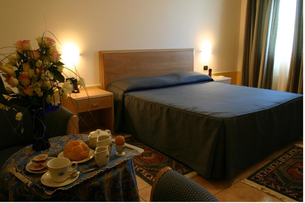 Villaggio Albergo Belmonte เบลมอนเตกาลาโบร ภายนอก รูปภาพ